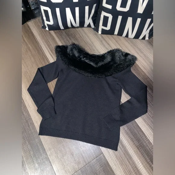 Anne Klein Black Sweater with Faux Fur Trim - Picture 2 of 9